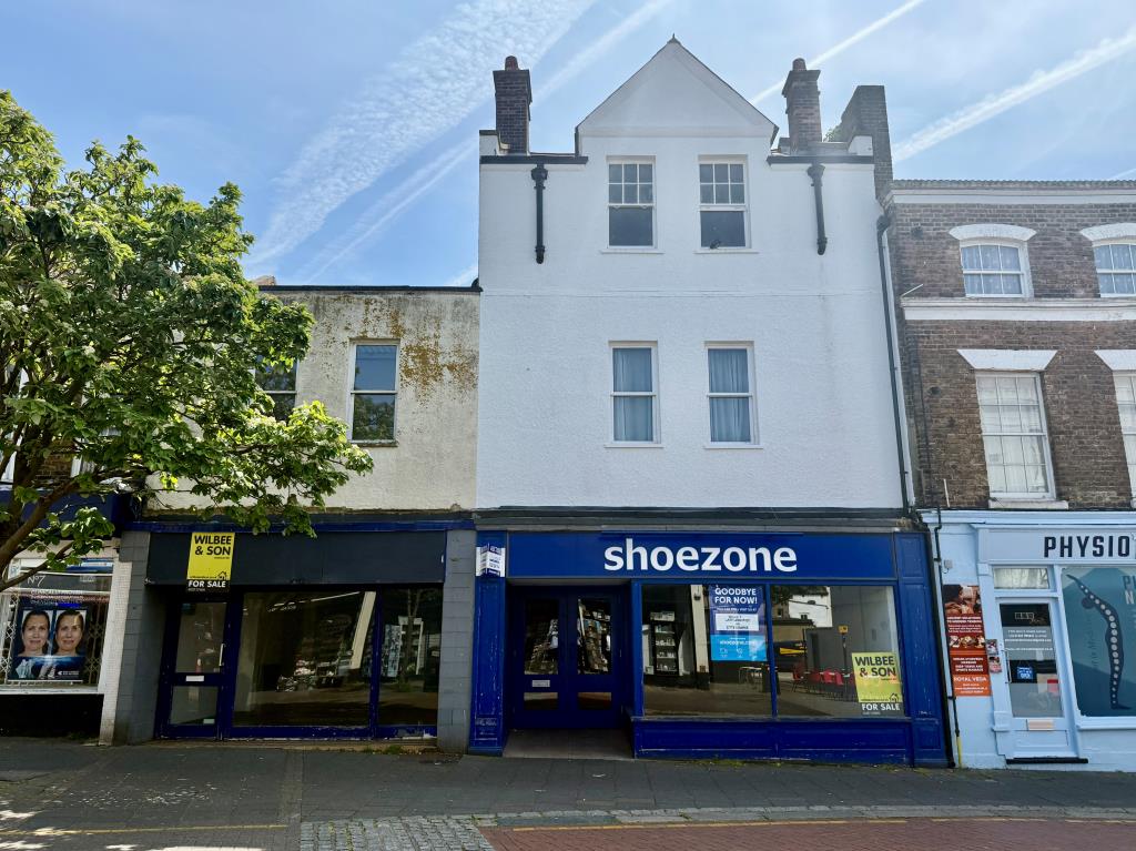 Lot: 84 - A PAIR OF VACANT COMMERCIAL PROPERTIES IN TOWN CENTRE - Pair of commercial units in town centre